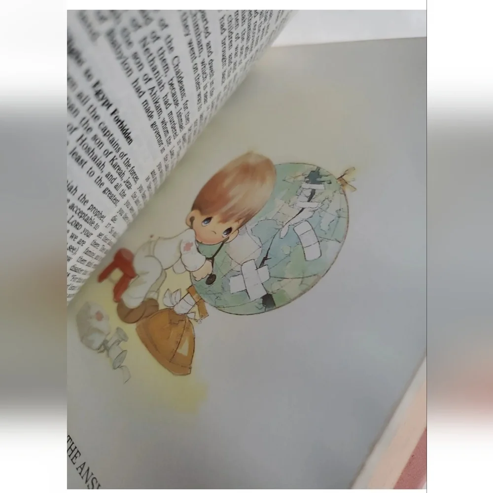: * Precious moments king james bible & baby first book of blessings & prayers - Picture 11 of 15